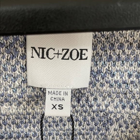 NWT Nic + Zoe Abstract Blue and Cream V-neck Cuffed Short Sleeve Sweater XS - Picture 2 of 10